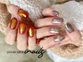 imari-nail-salon-inails-stone-color-and-gold-color-nail